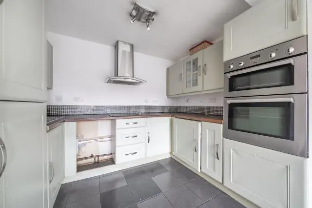 Willow Road, Aylesbury, HP19, photo 2