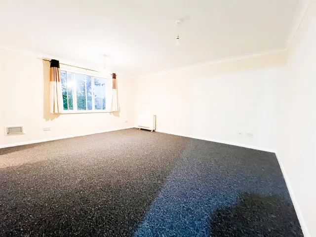 Fairbairn Close, Purley, CR8, photo 3