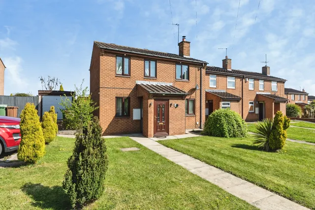 Oak Tree Grove, Pontefract, WF9, photo 1