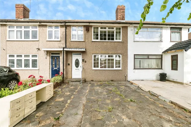 Spring Gardens, Hornchurch, RM12, photo 1