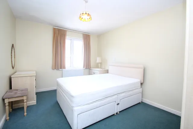 Photo 2 — Brighton Road, Purley CR8