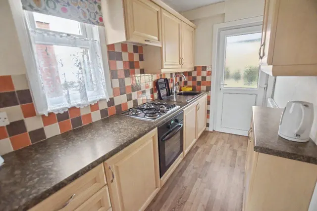 Whitehall Road, Leeds, LS12, photo 3