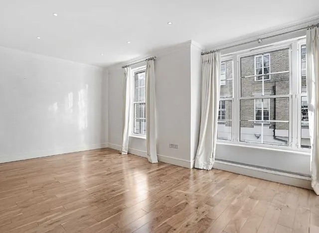 Photo 3 — Balvaird Place, London, SW1V
