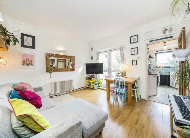 Photo 2 — Wightman Road, Finsbury Park, N8