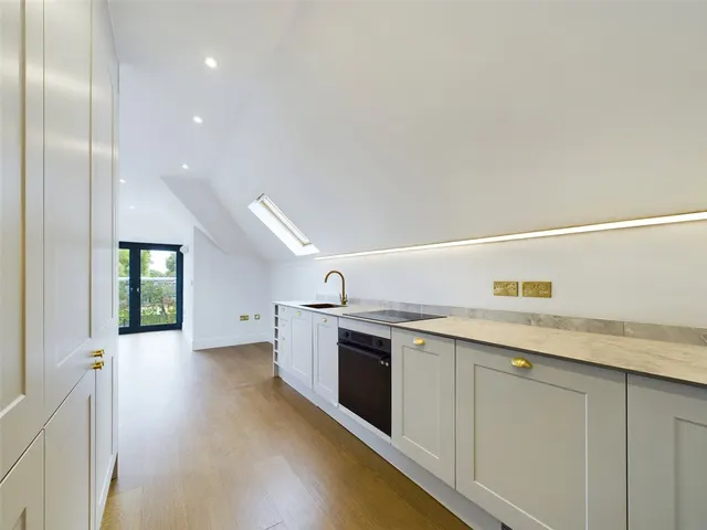 Brondesbury Park, London, NW6, photo 1