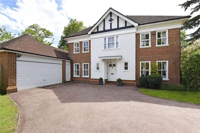 Queens Acre, Windsor, Berkshire, SL4 2BE, photo 1