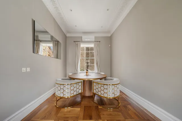 Photo 2 — Walton Place, Knightsbridge, London