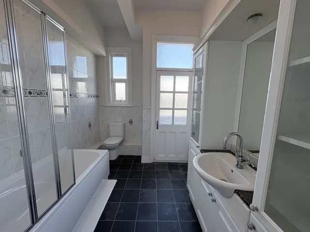South Street, Eastbourne, BN21, photo 3