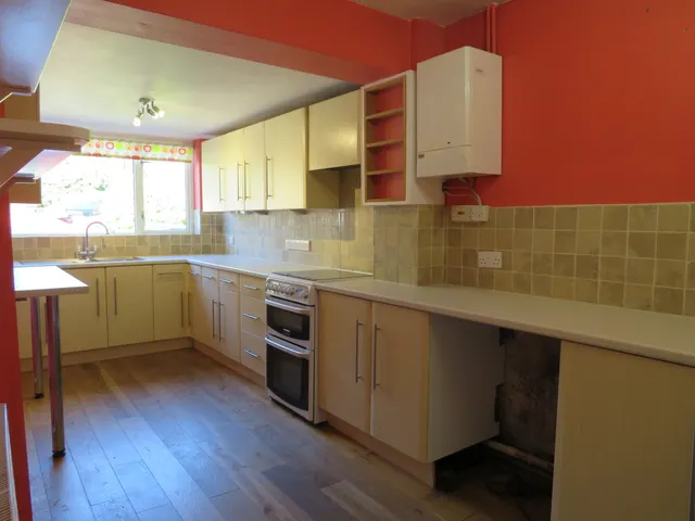 Victoria Road, Wilton, SP2, photo 3