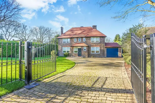 The Glade, Kingswood, Tadworth, KT20 6LH, photo 1