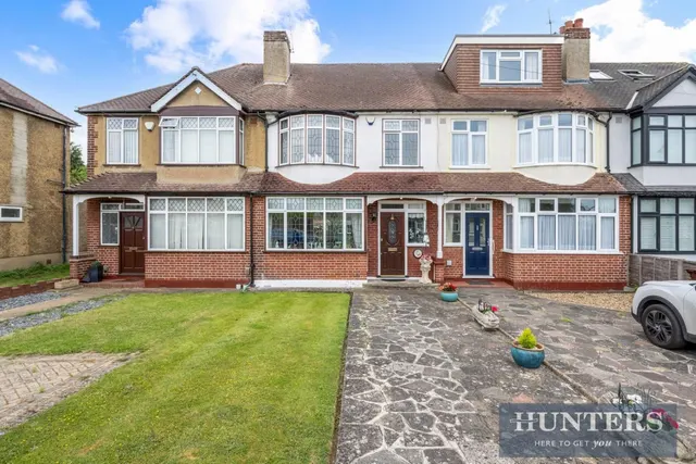 Inveresk Gardens, Worcester Park, KT4, photo 1