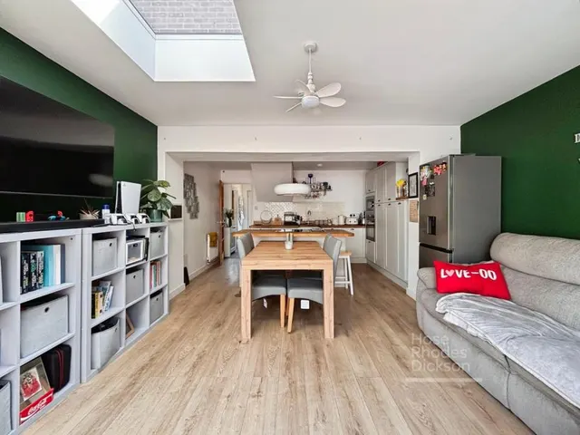 Hornbeam Close, Newport, PO30, photo 3