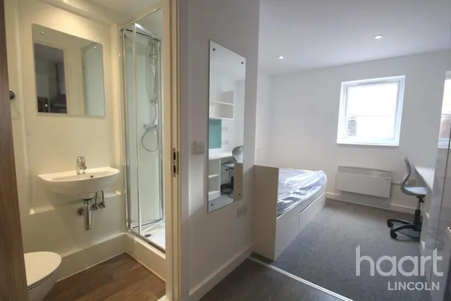 Fitzwilliam Place, High Street, LN5, photo 1