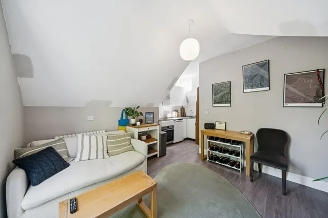 Nightingale Lane, London, SW12, photo 3