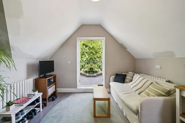Nightingale Lane, London, SW12, photo 2