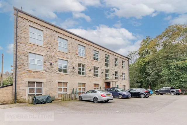 Slackcote Lane, Delph, OL3, photo 1