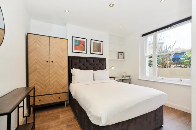 Southwark Park Road, SE16, photo 1