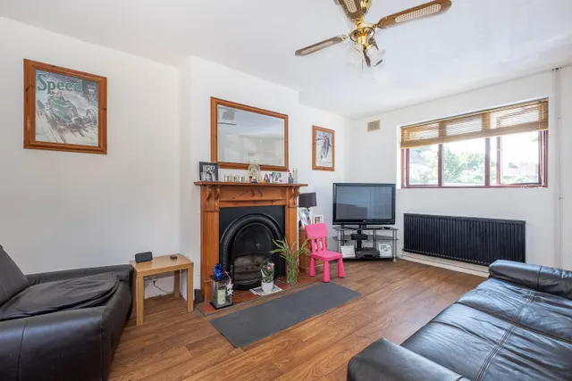 Photo 2 — Mays Road, Teddington, TW11
