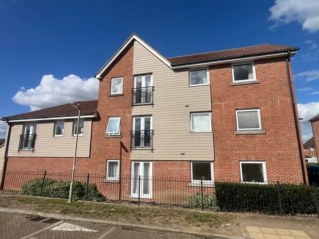 Englefield Way, Basingstoke, RG24, photo 1