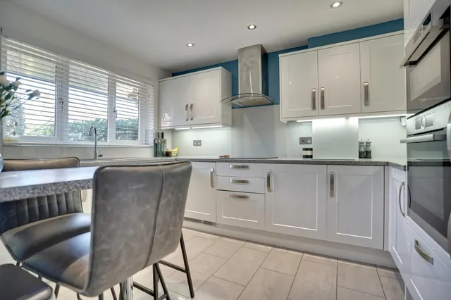 Walnut Tree Crescent, Sawbridgeworth, CM21, photo 2