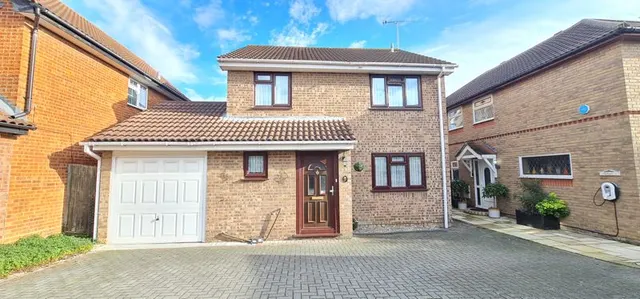 Parkway Close, Eastwood, Essex, SS9 5RL, photo 1