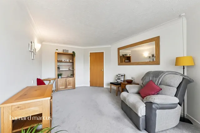The Grove, Epsom, KT17, photo 2