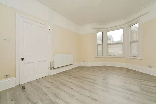 Llewelyn Road, Colwyn Bay, LL29, photo 2