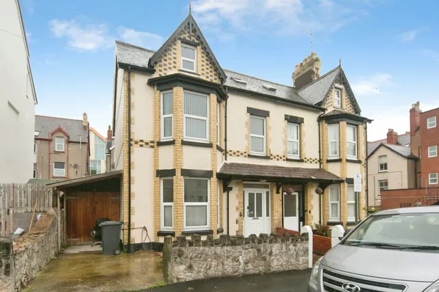 Llewelyn Road, Colwyn Bay, LL29, photo 1
