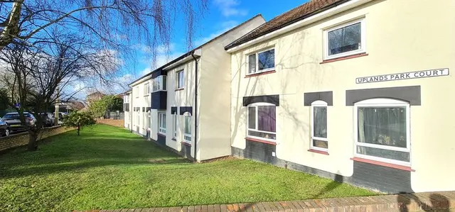 Uplands Park Road, Rayleigh, Essex, SS6 8AY, photo 1
