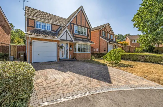 Juliet Gardens, Warfield, RG42, photo 1