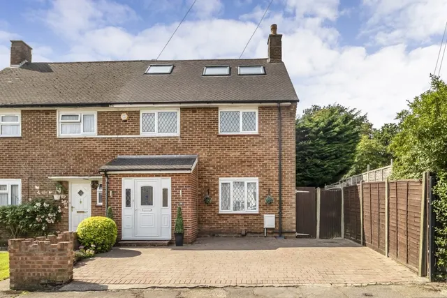 Binyon Crescent Stanmore HA7, photo 1