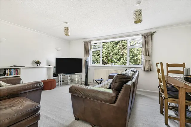 Trotsworth Court, Virginia Water, GU25, photo 2
