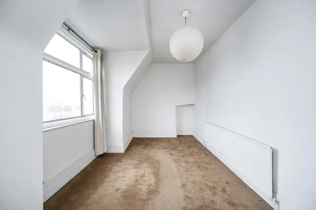 Photo 2 — Flat 3, 326 Mare Street