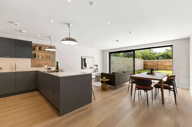 Photo 3 — 1A Fitzwilliam Road, Cambridge, Cambridgeshire, CB2 8BN