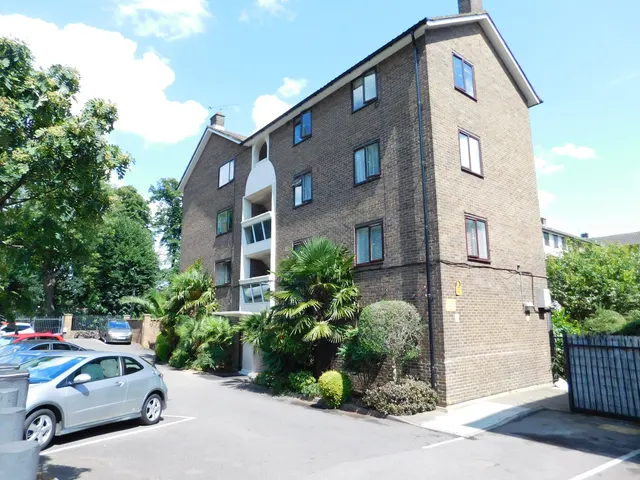 East Acton Lane, London, W3 7LB, photo 1