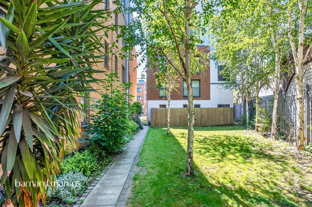 Queens Road, London, SE15, photo 3