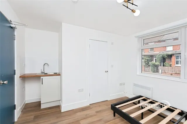Ash Road, Aldershot, GU12, photo 1