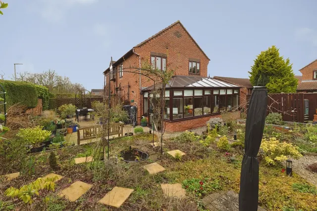 Photo 2 — Hugill Close, Yarm, TS15