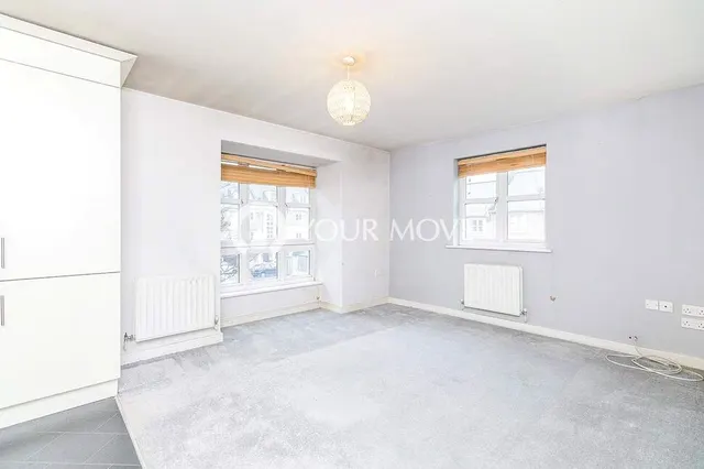 Photo 2 — Sandpiper Close, Greenhithe, Kent, DA9
