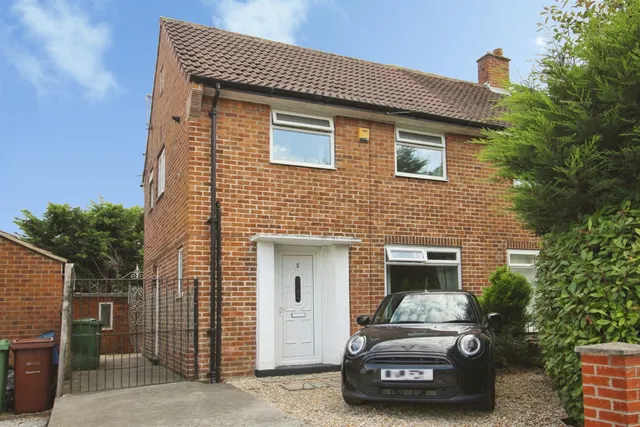 Swarcliffe Green, LEEDS, photo 1