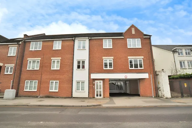 Walsworth Road, Hitchin, SG4, photo 1