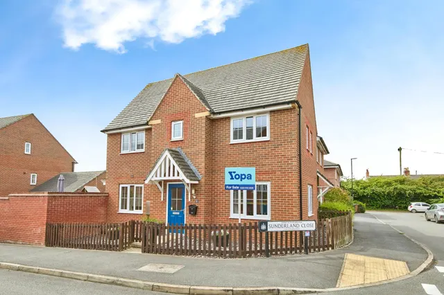 Sunderland Close, Church Gresley, DE11, photo 1