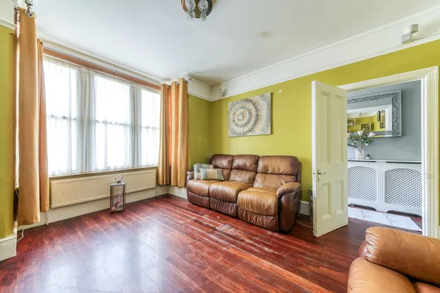 Photo 3 — Waddon Park Avenue, Croydon, CR0 4LW