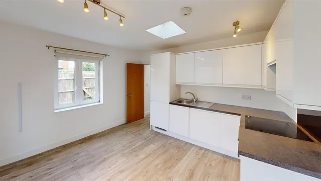 Brighton Road, Horsham, West Sussex RH13 5BU, photo 1