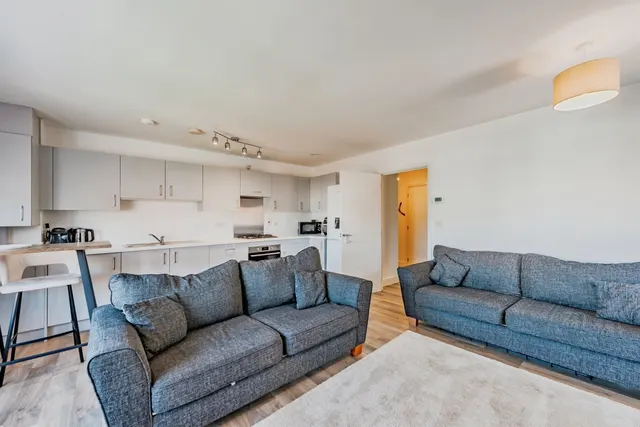 Thornton Side, Redhill, RH1, photo 3