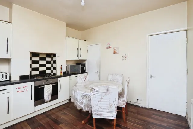 Photo 3 — Lancing Road, Sheffield, S2
