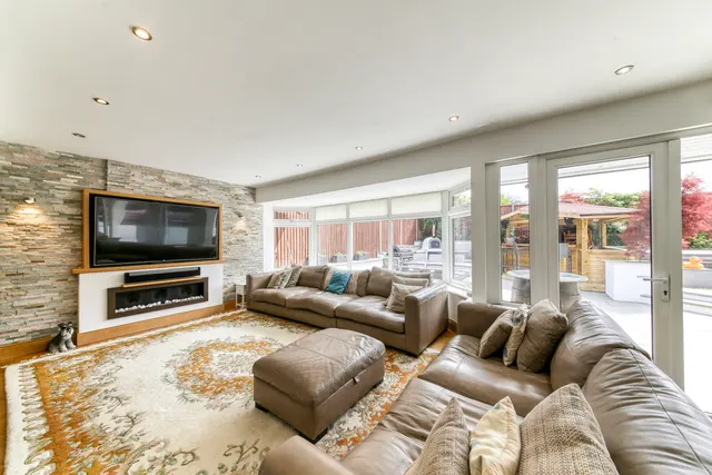 Auriol Close, Worcester Park, KT4, photo 3