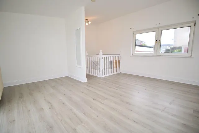 Pine Grove, Cumbernauld, G67 3AX, photo 1
