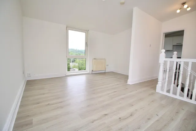 Photo 2 — Pine Grove, Cumbernauld, G67 3AX