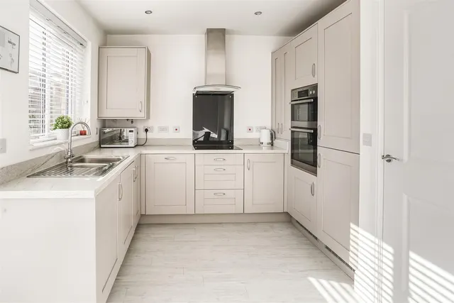 Dale Acre Way, Breadsall, photo 2